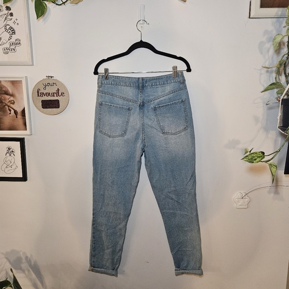 Embroidered Floral Light-Wash Forever 21 Jeans - Picture 4 of 11